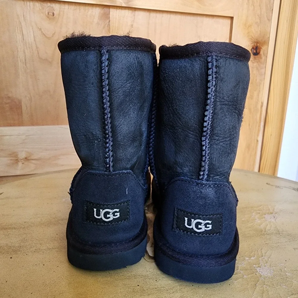 UGG Y2K Classic Short II Black Boots Youth Kids US 2 Suede Leather Shearling